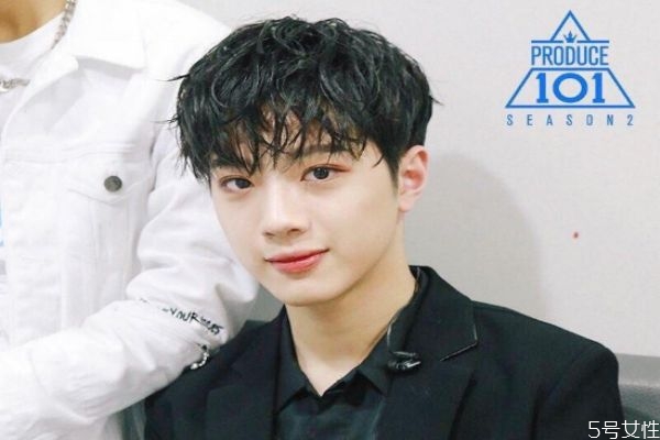 女生主動跟男生搭訕說什么好 女生怎么搭訕男生要 女生主動跟男生搭訕說什么好 女生怎么搭訕男生要