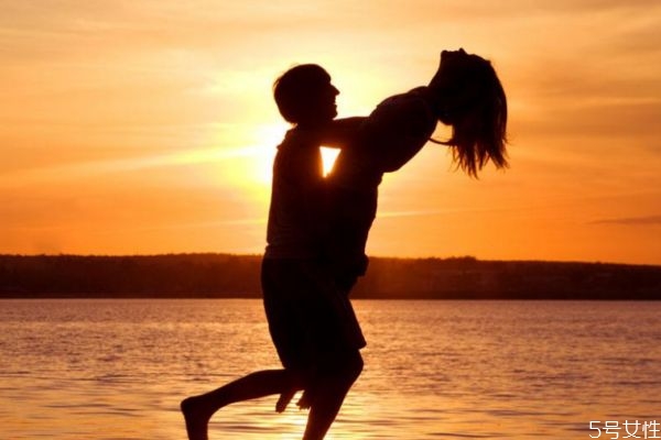 初戀是一種什么樣感覺(jué)呢 初戀的味道是怎么樣的呢 初戀是一種什么樣感覺(jué)呢 初戀的味道是怎么樣的呢