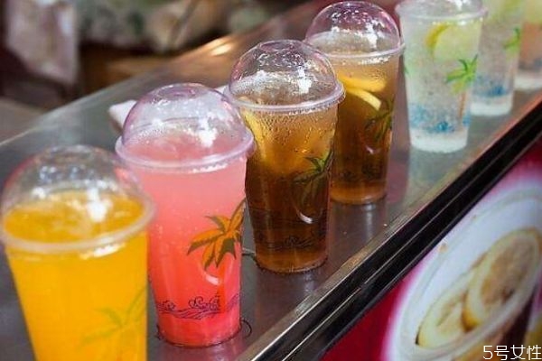 喝水的好處有什么呢 為什么要喝水呢 喝水的好處有什么呢 為什么要喝水呢