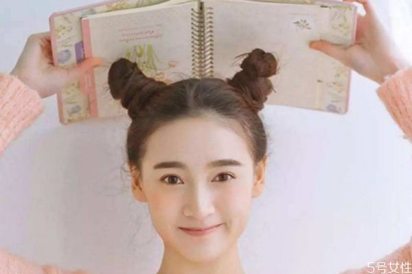 丸子頭可以怎么扎呢 丸子頭的類型有什么呢 丸子頭可以怎么扎呢 丸子頭的類型有什么呢