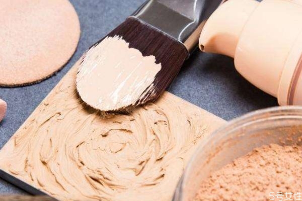 粉底液會傷害皮膚嗎 粉底液可以天天使用嗎 粉底液會傷害皮膚嗎 粉底液可以天天使用嗎