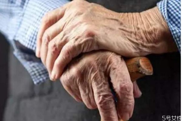 帕金森的高發(fā)人群有哪些呢 如何預(yù)防帕金森呢 帕金森的高發(fā)人群有哪些呢 如何預(yù)防帕金森呢