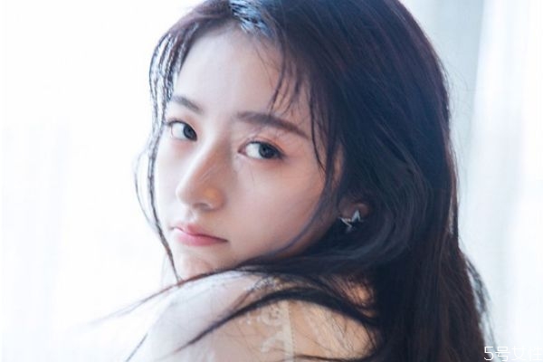 怎么跟喜歡的人暗示說喜歡 喜歡一個人如何暗示 怎么跟喜歡的人暗示說喜歡 喜歡一個人如何暗示