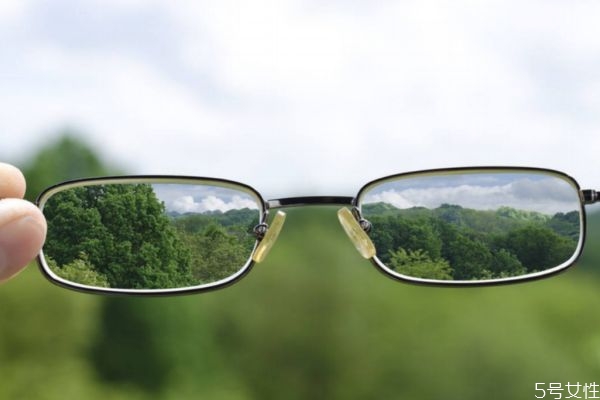 為什么會散光呢 散光的原因是什么呢 為什么會散光呢 散光的原因是什么呢