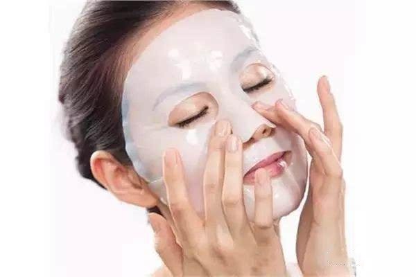 早上六點(diǎn)敷面膜好嗎 怎樣自制補(bǔ)水面膜呢 早上六點(diǎn)敷面膜好嗎 怎樣自制補(bǔ)水面膜呢