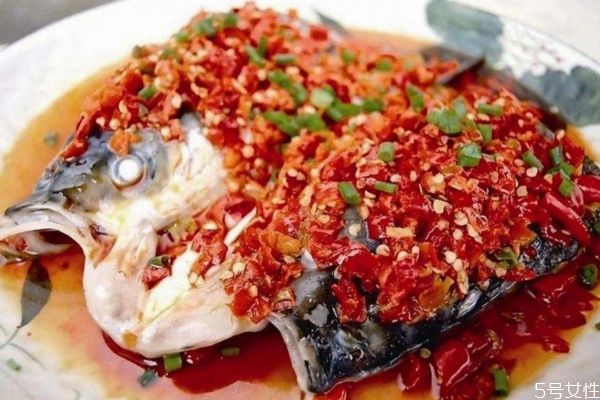 剁椒魚頭怎么做好吃呢 剁椒魚頭有什么營養(yǎng)價(jià)值呢 剁椒魚頭怎么做好吃呢 剁椒魚頭有什么營養(yǎng)價(jià)值呢