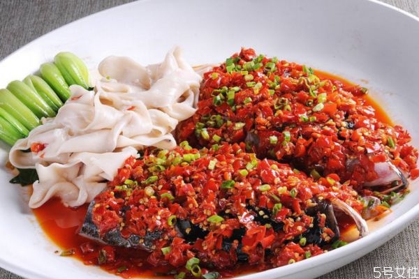 剁椒魚頭怎么做好吃呢 剁椒魚頭有什么營養(yǎng)價(jià)值呢 剁椒魚頭怎么做好吃呢 剁椒魚頭有什么營養(yǎng)價(jià)值呢