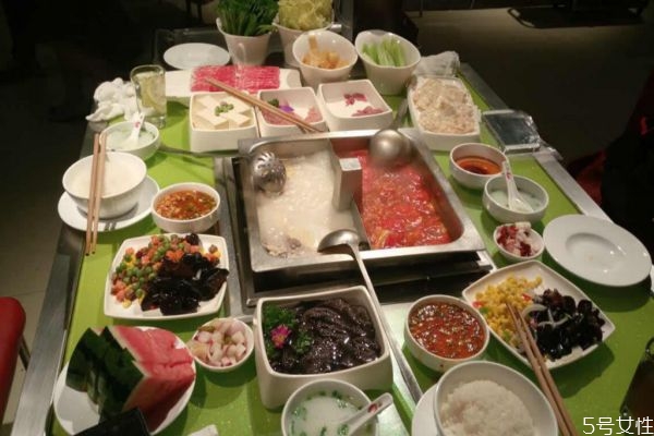 為什么海底撈生意那么火爆呢 海底撈服務(wù)究竟有多好呢 為什么海底撈生意那么火爆呢 海底撈服務(wù)究竟有多好呢