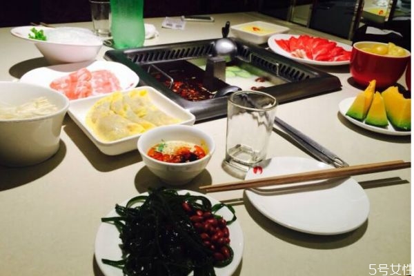 為什么海底撈生意那么火爆呢 海底撈服務(wù)究竟有多好呢 為什么海底撈生意那么火爆呢 海底撈服務(wù)究竟有多好呢