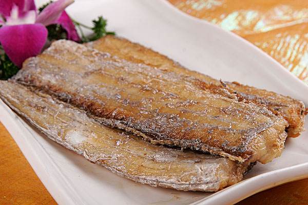 黑眼帶魚和黃眼帶魚哪個好 黑眼帶魚和黃眼帶魚有什么區(qū)別 黑眼帶魚和黃眼帶魚哪個好 黑眼帶魚和黃眼帶魚有什么區(qū)別