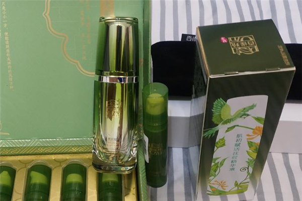 百雀羚小綠瓶適合什么年齡 百雀羚小綠瓶的功效 百雀羚小綠瓶適合什么年齡 百雀羚小綠瓶的功效