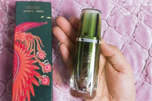 百雀羚小綠瓶適合什么年齡 百雀羚小綠瓶的功效 百雀羚小綠瓶適合什么年齡 百雀羚小綠瓶的功效