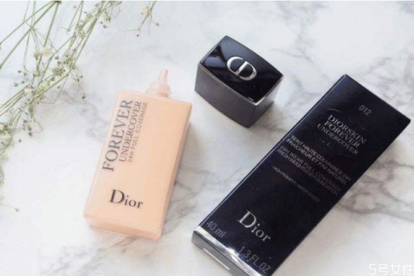 新手如何正確使用粉底液 使用粉底液有哪些誤區(qū)