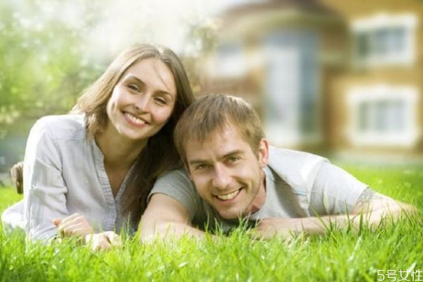 兩個(gè)人在一起為什么越來(lái)越像 情侶在一起久了會(huì)越來(lái)越像 兩個(gè)人在一起為什么越來(lái)越像 情侶在一起久了會(huì)越來(lái)越像