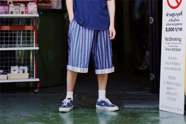 男生穿帆布鞋配什么褲子好看 男生帆布鞋穿搭圖片 男生穿帆布鞋配什么褲子好看 男生帆布鞋穿搭圖片