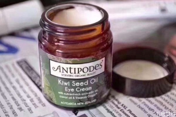 眼霜真的有用嗎 眼霜的正確使用方法有什么呢 眼霜真的有用嗎 眼霜的正確使用方法有什么呢