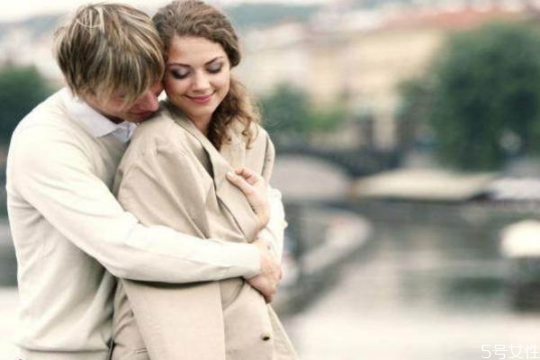 兩個(gè)人在一起為什么越來(lái)越像 情侶在一起久了會(huì)越來(lái)越像 兩個(gè)人在一起為什么越來(lái)越像 情侶在一起久了會(huì)越來(lái)越像