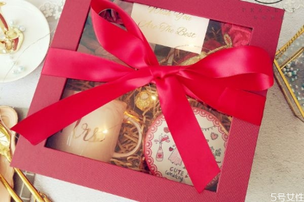 結(jié)婚伴手禮一般送給誰(shuí) 結(jié)婚伴手禮人人都送嗎 結(jié)婚伴手禮一般送給誰(shuí) 結(jié)婚伴手禮人人都送嗎