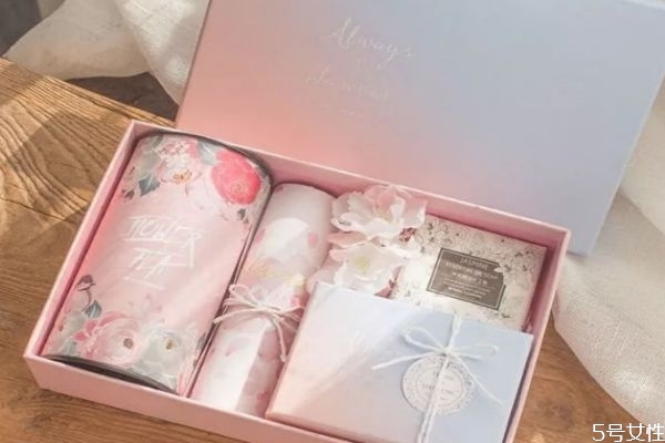 結(jié)婚送伴娘什么禮物好 結(jié)婚伴手禮送禮注意