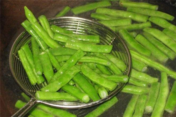 涼拌四季豆的做法 涼拌四季豆煮多久才熟 涼拌四季豆的做法 涼拌四季豆煮多久才熟