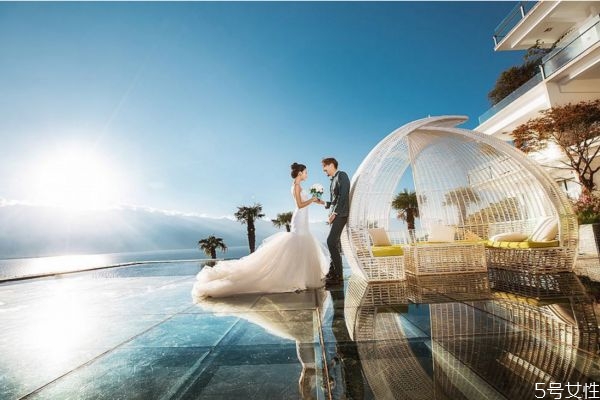 女人該選愛情還是物質(zhì) 愛情和面包哪個更重要 女人該選愛情還是物質(zhì) 愛情和面包哪個更重要