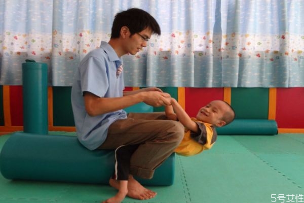 什么是腦癱呢 腦癱有什么癥狀呢 什么是腦癱呢 腦癱有什么癥狀呢