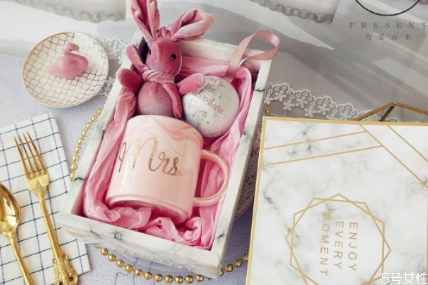 結(jié)婚伴手禮一般送給誰(shuí) 結(jié)婚伴手禮人人都送嗎 結(jié)婚伴手禮一般送給誰(shuí) 結(jié)婚伴手禮人人都送嗎