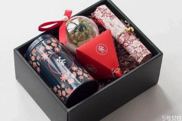 結(jié)婚必須準(zhǔn)備伴手禮嗎 結(jié)婚伴手禮送什么好 結(jié)婚必須準(zhǔn)備伴手禮嗎 結(jié)婚伴手禮送什么好