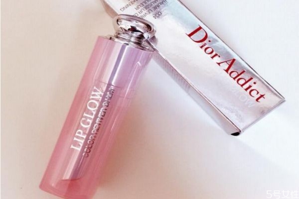 經(jīng)常用變色唇膏好嗎 長(zhǎng)期涂變色唇膏的危害 經(jīng)常用變色唇膏好嗎 長(zhǎng)期涂變色唇膏的危害