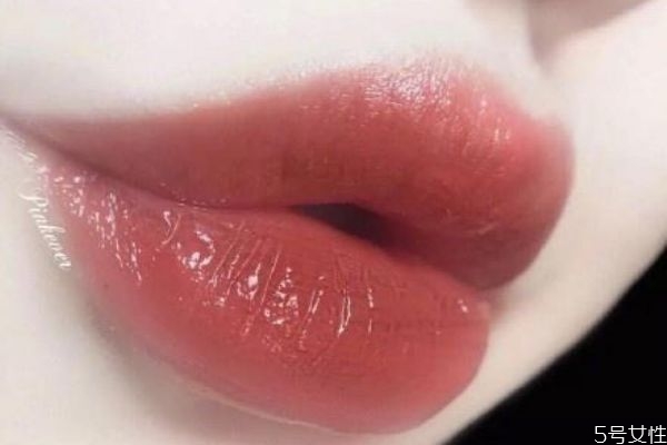 奶茶和豆沙色哪個顯白 口紅奶茶色和豆沙區(qū)別 奶茶和豆沙色哪個顯白 口紅奶茶色和豆沙區(qū)別