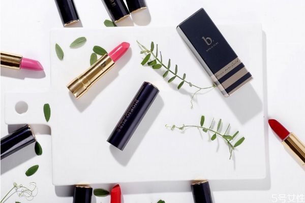 坐飛機(jī)化妝品不能超過多少毫升 坐飛機(jī)可以帶多少化妝品 坐飛機(jī)化妝品不能超過多少毫升 坐飛機(jī)可以帶多少化妝品