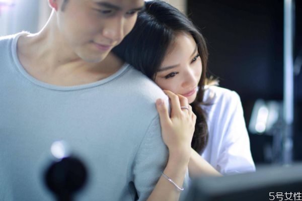 戀愛中女生應(yīng)該不應(yīng)該主動呢 主動女生結(jié)局怎么樣呢 戀愛中女生應(yīng)該不應(yīng)該主動呢 主動女生結(jié)局怎么樣呢