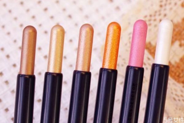 眼影棒應(yīng)該怎么用呢 眼影棒的優(yōu)點(diǎn)有哪些呢 眼影棒應(yīng)該怎么用呢 眼影棒的優(yōu)點(diǎn)有哪些呢