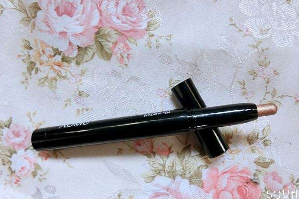 眼影棒應(yīng)該怎么用呢 眼影棒的優(yōu)點(diǎn)有哪些呢 眼影棒應(yīng)該怎么用呢 眼影棒的優(yōu)點(diǎn)有哪些呢