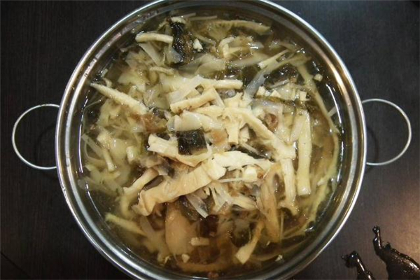 筍干為什么會(huì)發(fā)黑 筍干里面有黑點(diǎn)能吃嗎 筍干為什么會(huì)發(fā)黑 筍干里面有黑點(diǎn)能吃嗎