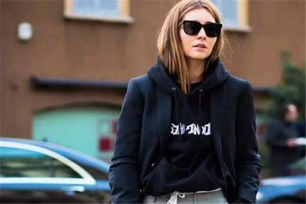 絨衛(wèi)衣里面掉毛正常嗎 加絨衛(wèi)衣冬天怎么穿 絨衛(wèi)衣里面掉毛正常嗎 加絨衛(wèi)衣冬天怎么穿