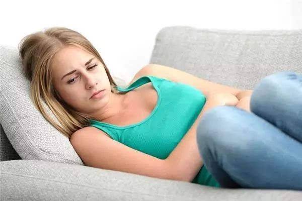 排卵期出血和來月經(jīng)一樣的原因 如何區(qū)分排卵期出血和月經(jīng) 排卵期出血和來月經(jīng)一樣的原因 如何區(qū)分排卵期出血和月經(jīng)