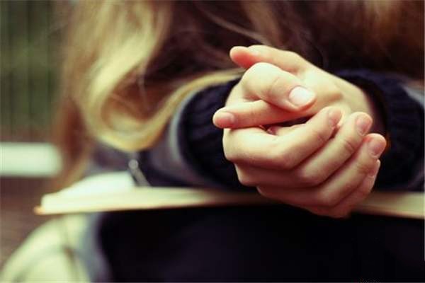 手腳冰涼是什么原因 手腳冰涼出汗怎么調(diào)理 手腳冰涼是什么原因 手腳冰涼出汗怎么調(diào)理