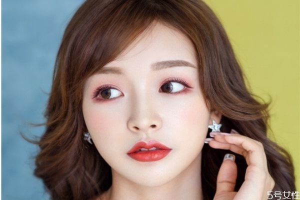 學(xué)化妝需要哪些東西 彩妝需要的用品 學(xué)化妝需要哪些東西 彩妝需要的用品