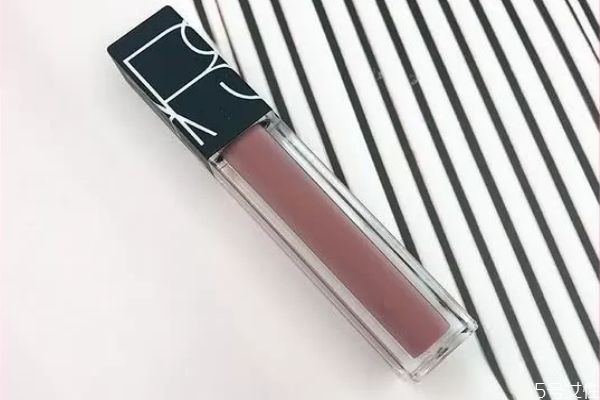 奶茶和豆沙色哪個顯白 口紅奶茶色和豆沙區(qū)別 奶茶和豆沙色哪個顯白 口紅奶茶色和豆沙區(qū)別