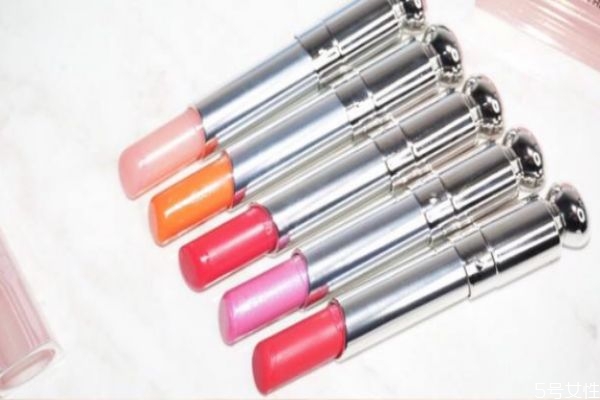 經(jīng)常用變色唇膏好嗎 長(zhǎng)期涂變色唇膏的危害 經(jīng)常用變色唇膏好嗎 長(zhǎng)期涂變色唇膏的危害