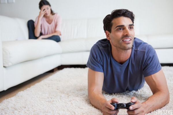 女生說肚子疼男生應(yīng)該辦呢 如何安慰生病的女友呢 女生說肚子疼男生應(yīng)該辦呢 如何安慰生病的女友呢