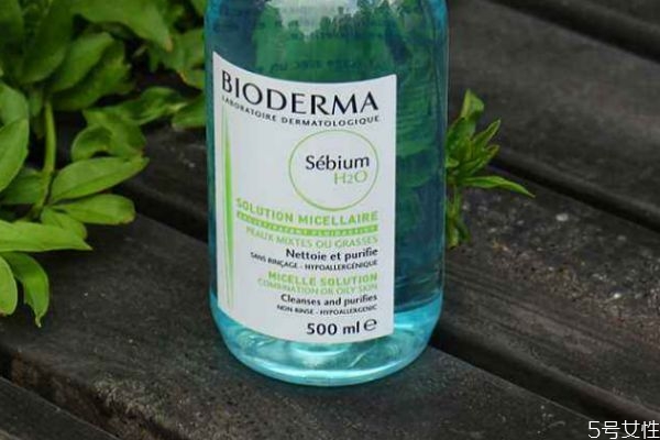 如何選擇卸妝水呢 卸妝水的重要性有什么呢 如何選擇卸妝水呢 卸妝水的重要性有什么呢