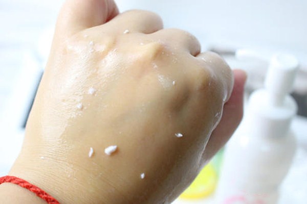 搓泥會(huì)變白嗎 搓泥與去角質(zhì)有什么區(qū)別 搓泥會(huì)變白嗎 搓泥與去角質(zhì)有什么區(qū)別