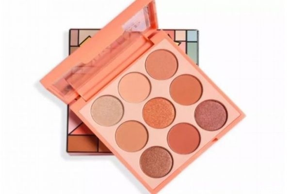 經(jīng)?；瘖y真的很傷皮膚嗎 應(yīng)不應(yīng)該使用化妝品呢