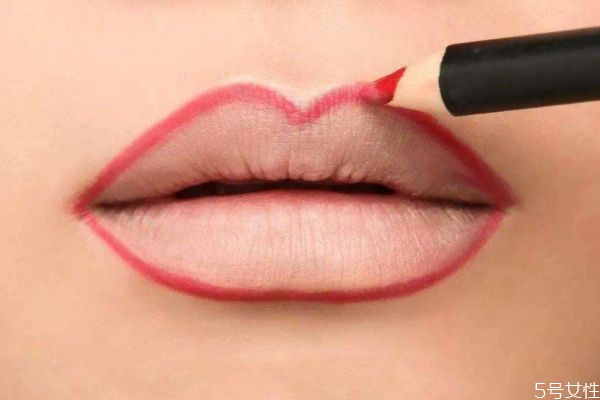 孕婦經(jīng)常涂口紅的危害 孕婦涂口紅的注意事項(xiàng) 孕婦經(jīng)常涂口紅的危害 孕婦涂口紅的注意事項(xiàng)