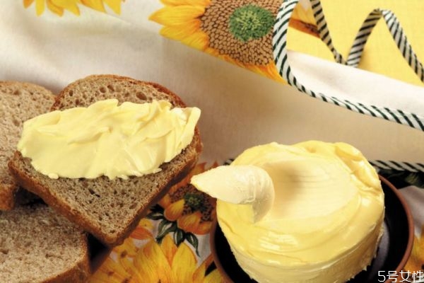 黃油可以怎么存放呢 黃油一般可以放多久呢 黃油可以怎么存放呢 黃油一般可以放多久呢