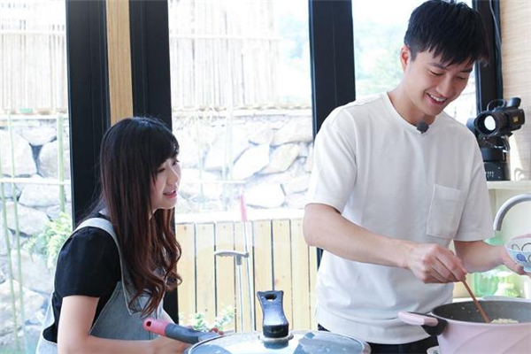 一見鐘情是什么感覺 一見鐘情會(huì)長久嗎 一見鐘情是什么感覺 一見鐘情會(huì)長久嗎