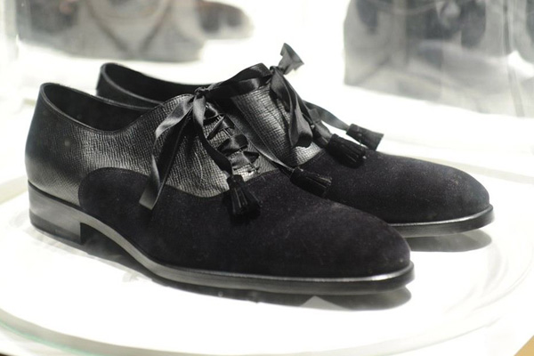 絨面鞋子發(fā)白怎么辦 絨面鞋子怎么清洗 絨面鞋子發(fā)白怎么辦 絨面鞋子怎么清洗