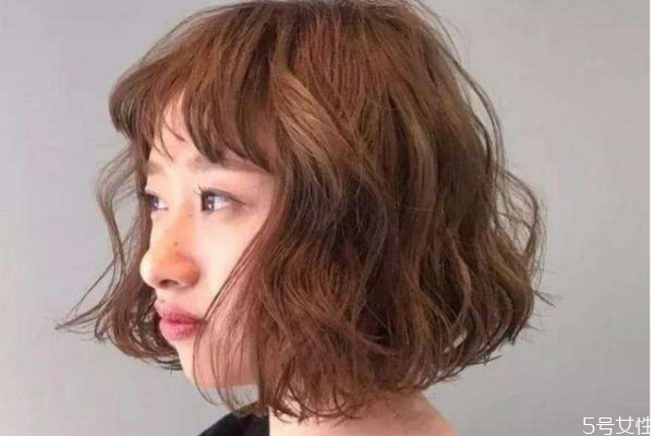 燙發(fā)有什么注意的呢 燙發(fā)后應(yīng)該怎么打理呢 燙發(fā)有什么注意的呢 燙發(fā)后應(yīng)該怎么打理呢